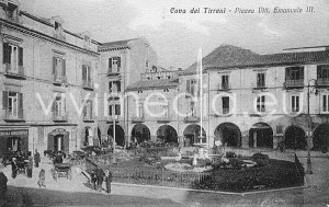 cava-de'-tirreni-piazza-vitt.-emanuele-cartolina-antica-vivimedia