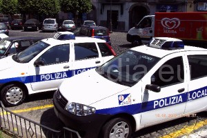 auto-polizia-locale-cava-de'-tirreni-vivimedia