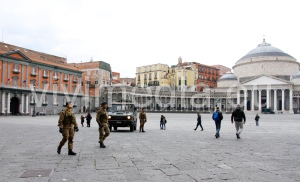 pattuglia-8-rgt-pasubio-piazza-plebiscito-napoli-marzo-2017-vivimedia